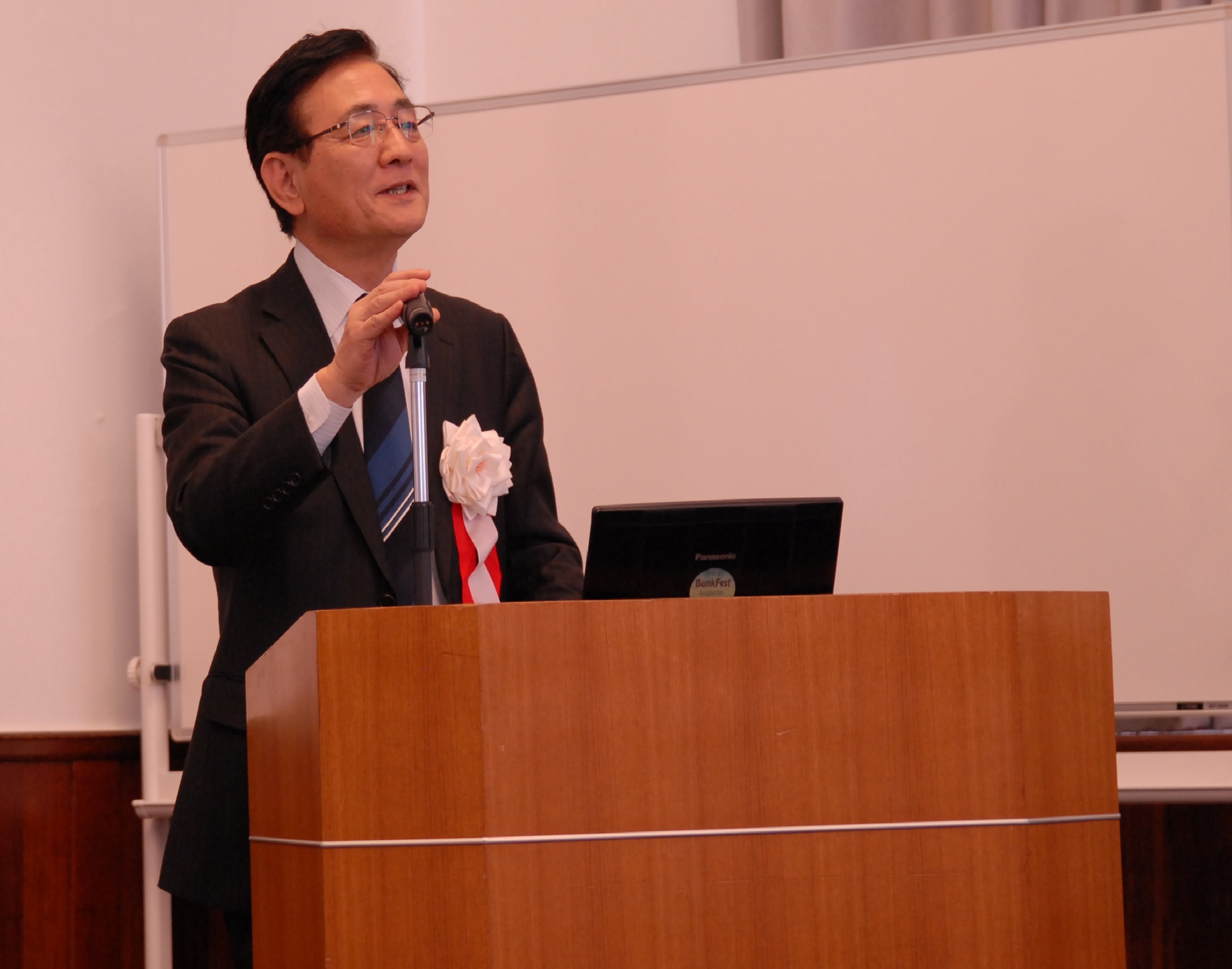 Dr. NagahiroMinato, Executive Vice President of Kyoto University,