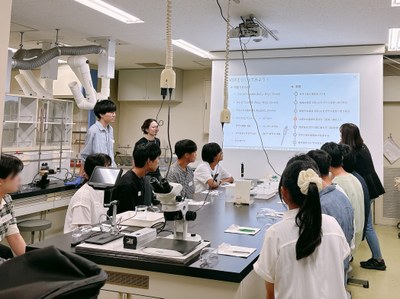 29_模擬実験「MOFをつかって指紋検出!」の様子_8865.JPG