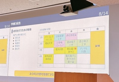8_1回生では物理や数学を基礎から学ぶので、苦手意識があっても大丈夫とのこと。.jpg