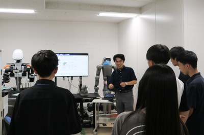 24_(左)研究室見学と(右)ゼミ体験の様子_9569.JPG