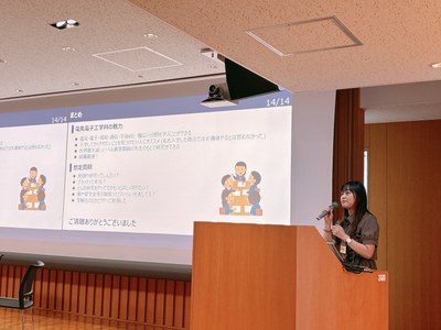 9_電気電子工学科の魅力を語る川井さん_8837.JPG