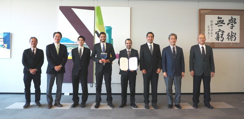 R2研究科長賞授与式(集合写真).jpg
