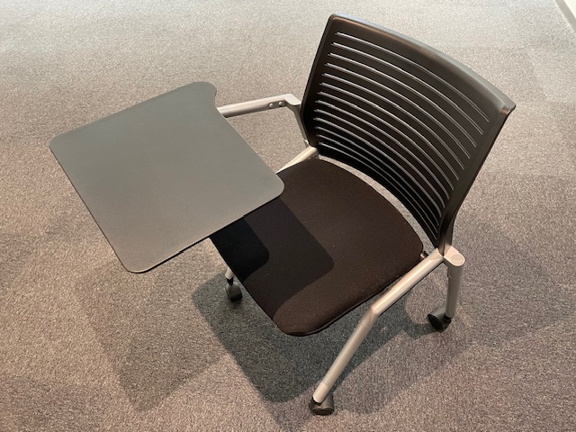 椅子テーブル付き