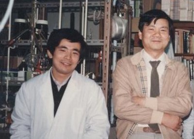 恩師 寺部 茂 先生（当時京大助教授）と筆者 (PD) （1987年 工業分析化学講座）。